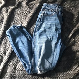 Hollister Ultra High Rise Mom Jeans